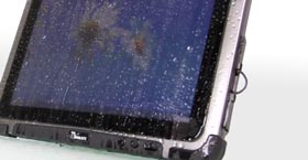 IP65 protected M101 Tablet in outdoor use